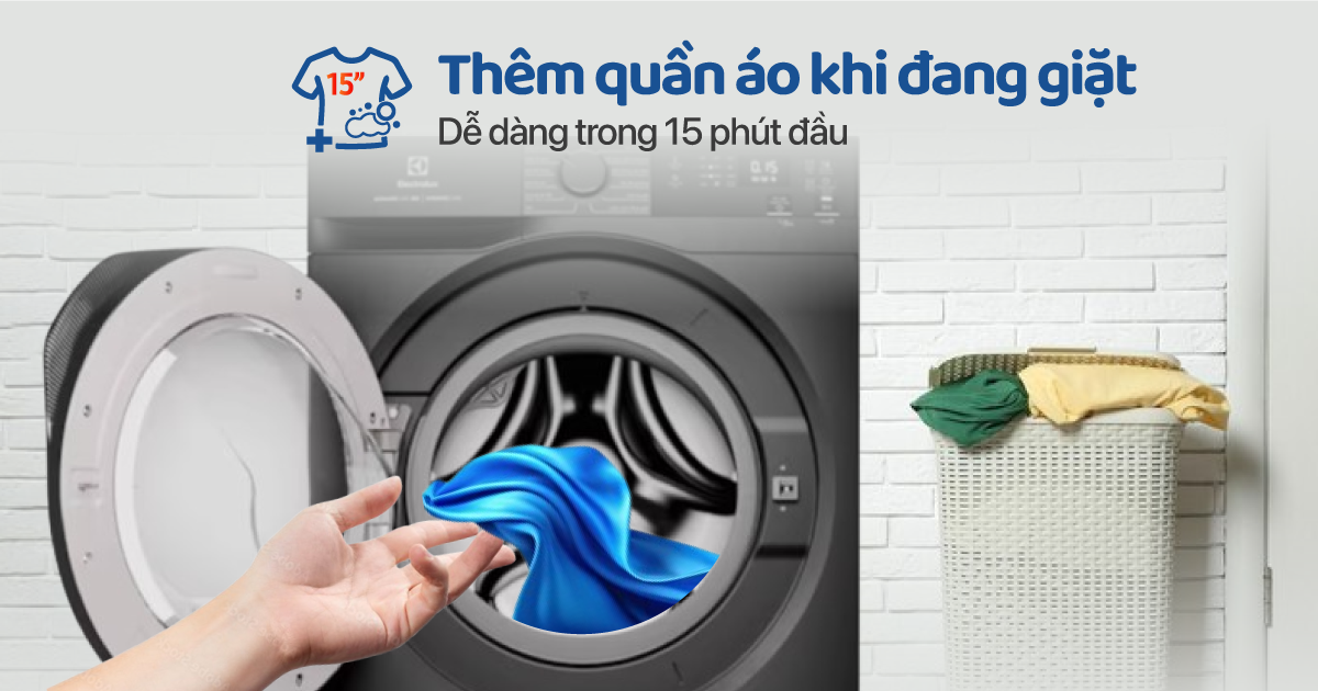 Máy giặt Electrolux EWF1024D3SC thêm quần áo khi đang giặt