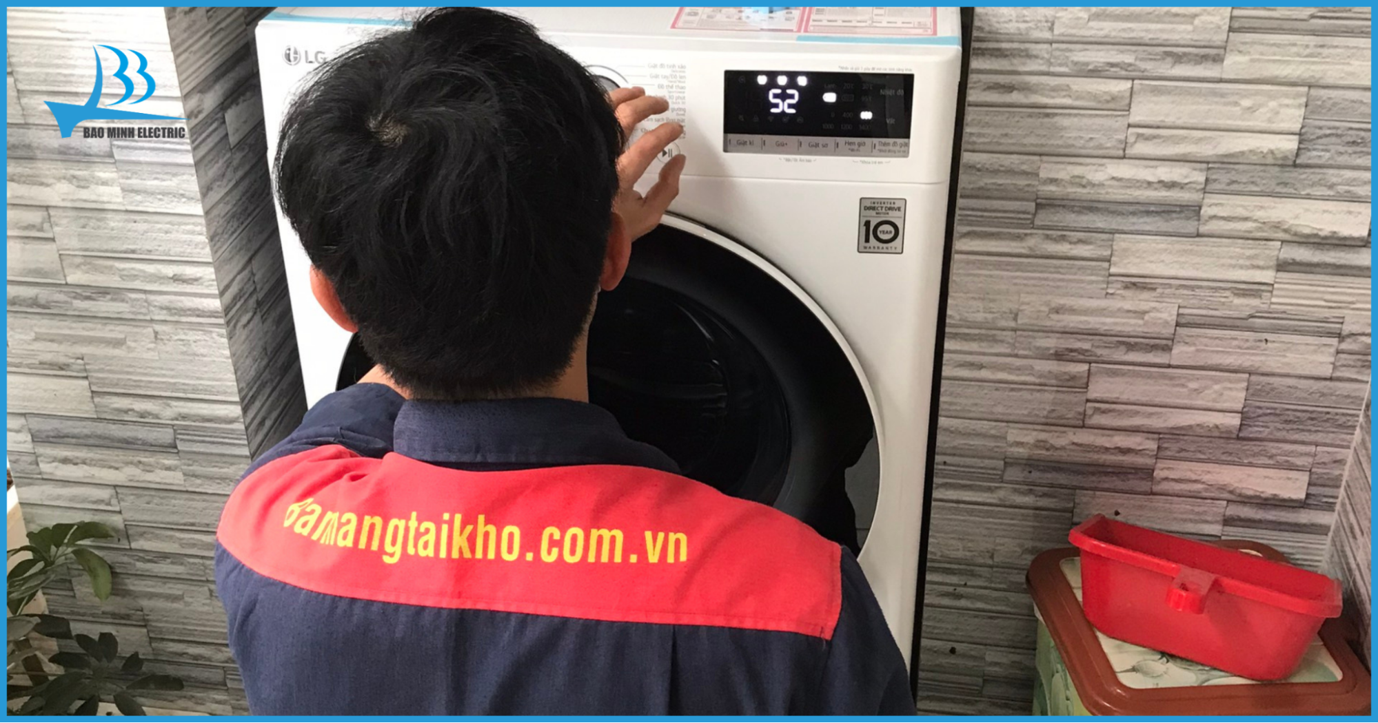 Lắp đặt máy giặt tại nhà cho khách hàng khi mua tại điện máy Bảo Minh