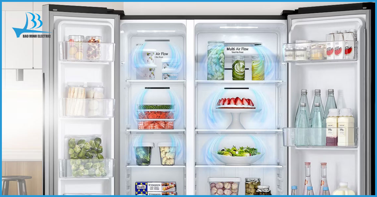 Khí lạnh thổi đều từng ngóc ngách trong tủ lạnh, giúp thực phẩm luôn tươi ngon