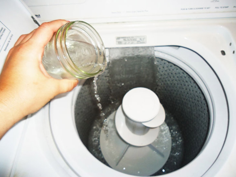 Tại sao nên dùng giấm để vệ sinh máy giặt?