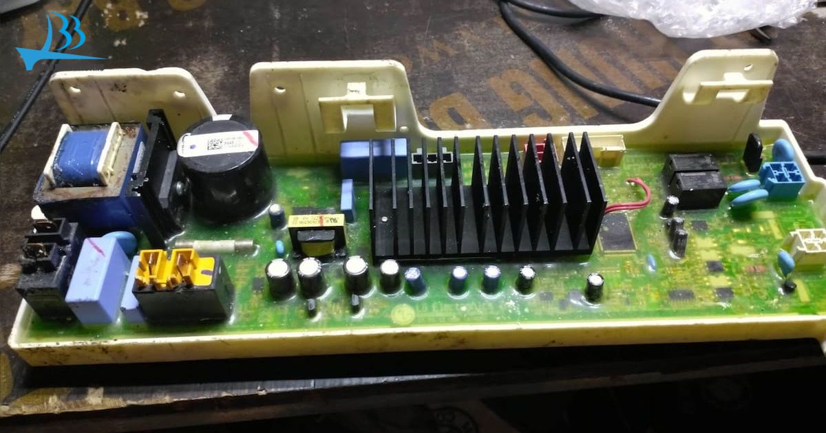 Bo mạch lỗi hoặc không cấp lệnh cho bơm xả khiến máy giặt LG ngừng xả nước dù các bộ phận khác vẫn hoạt động.