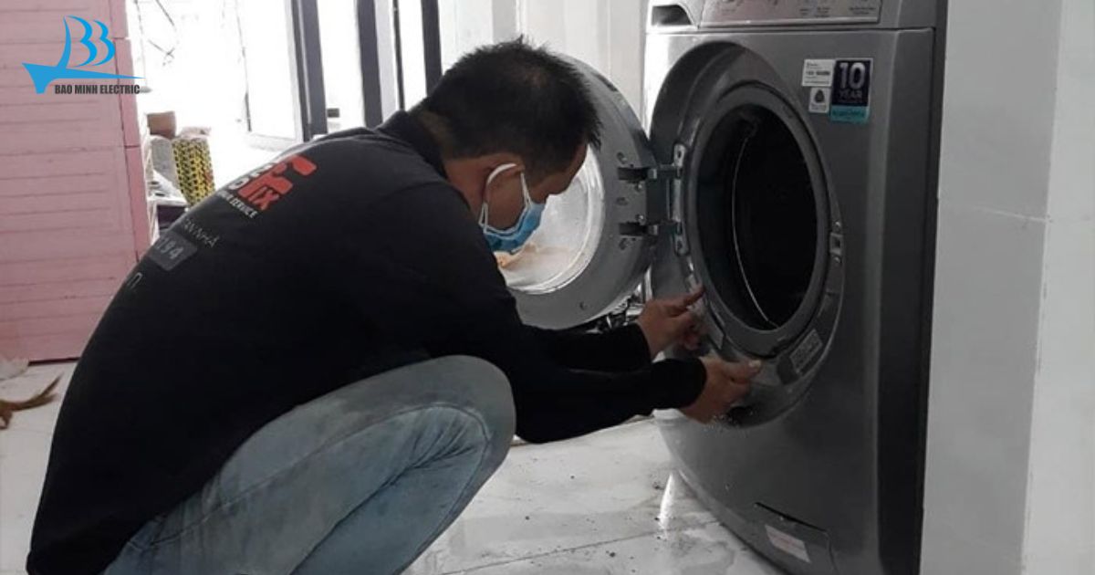 Công tắc cửa bị hỏng khiến thiết bị gặp lỗi DE2