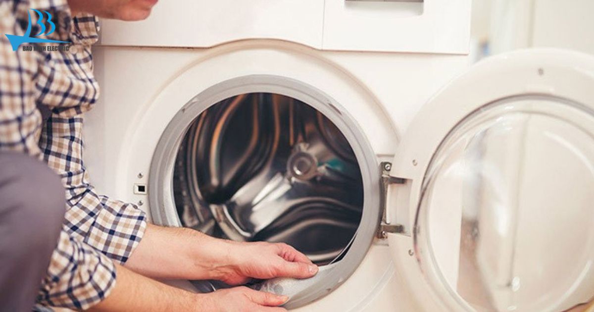 Kiểm tra cửa máy giặt