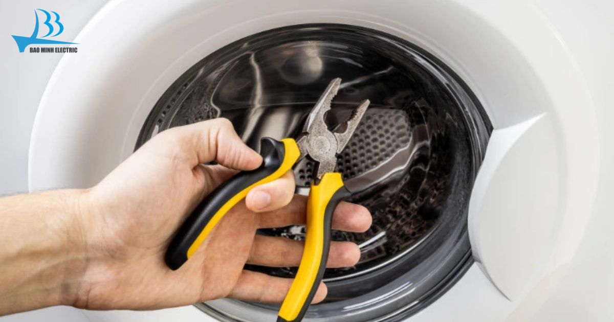 Liên hệ trung tâm bảo hành để được thay thế bo mạch điều khiển trung tâm