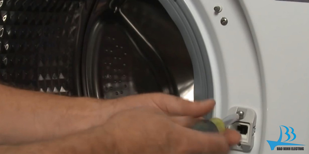 Cách khắc phục lỗi U12 trên máy giặt Panasonic