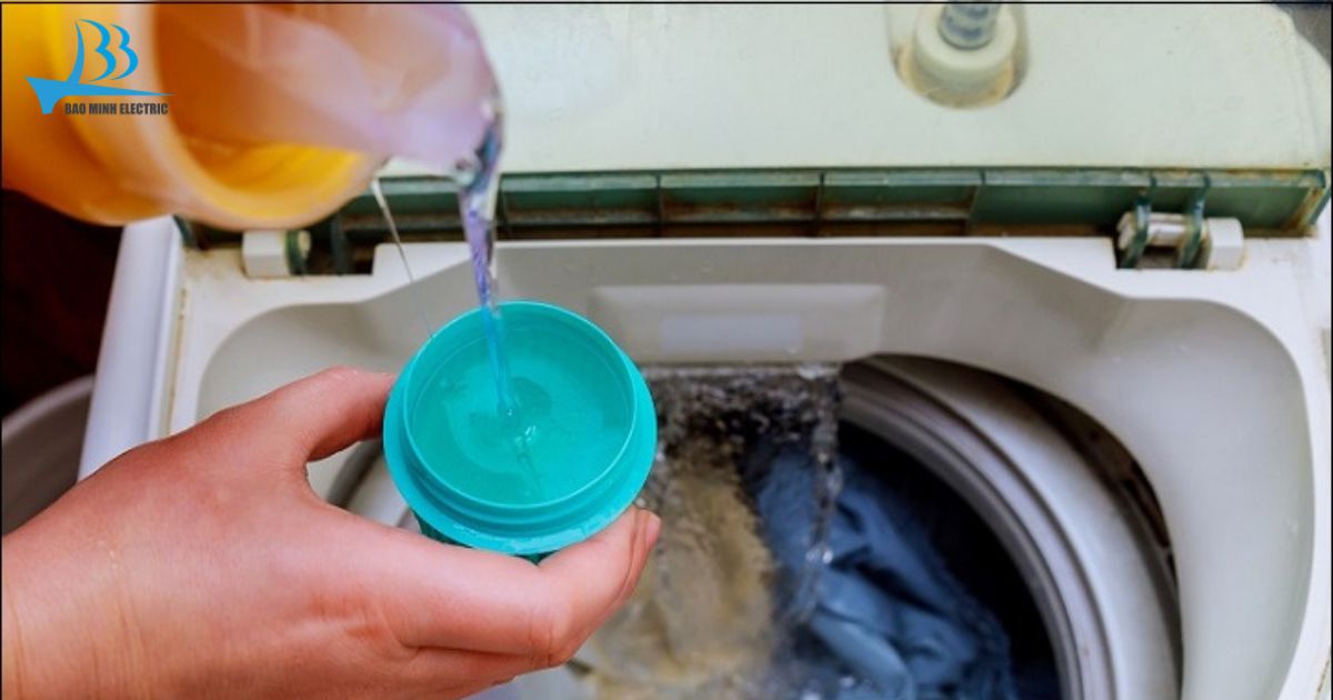 Sử dụng nước xả vải đúng cách để quần áo luôn thơm tho bền lâu