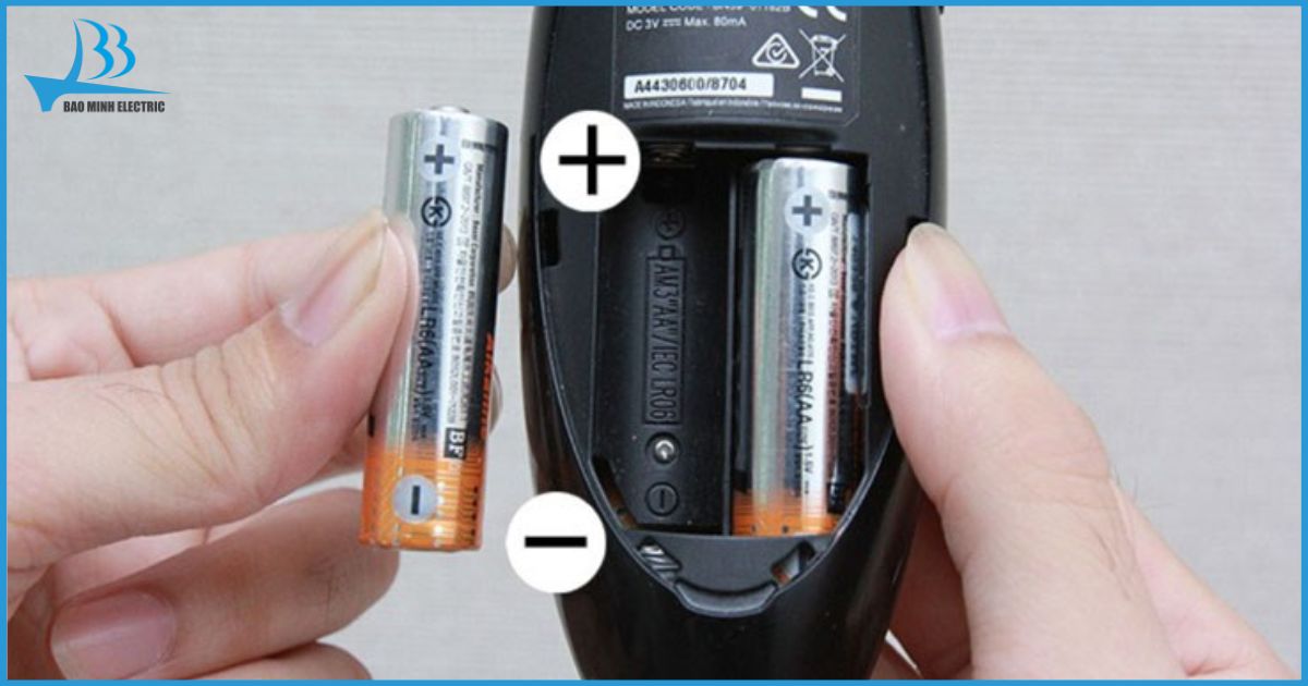 Điều khiển hết pin hoặc lắp sai pin khiến Magic Remote không hoạt động