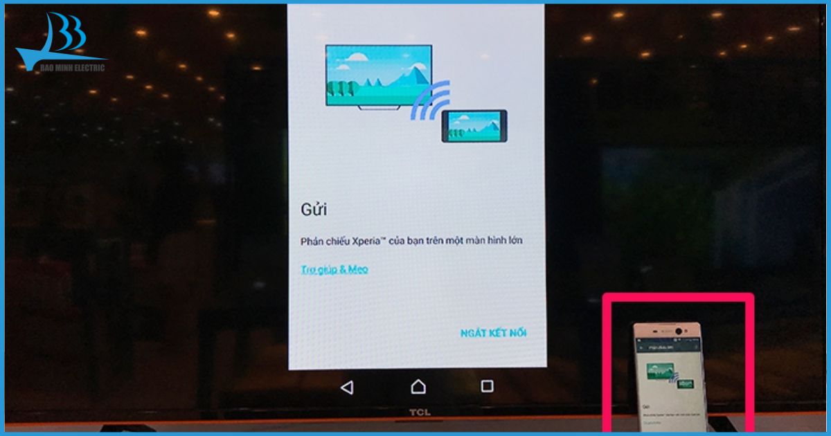 Biến phòng khách thành rạp chiếu phim tại gia cực đơn giản nhờ chiếu màn hình điện thoại lên tivi TCL